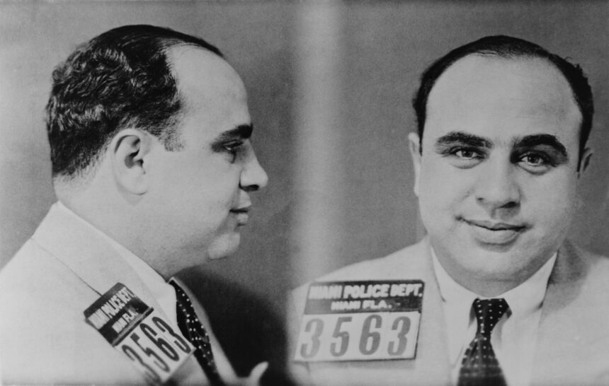 al capone unul dintre primii prizonieri federali ai inchisorii alcatraz pentru unii regele crimelor din chicago pentru altii robin hood 67cc57d6d57c3