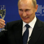 analiza cum a reusit vladimir putin sa flateze si sa manipuleze cinci presedinti americani povestea care l a impresionat pe george w bush 67dee34526652