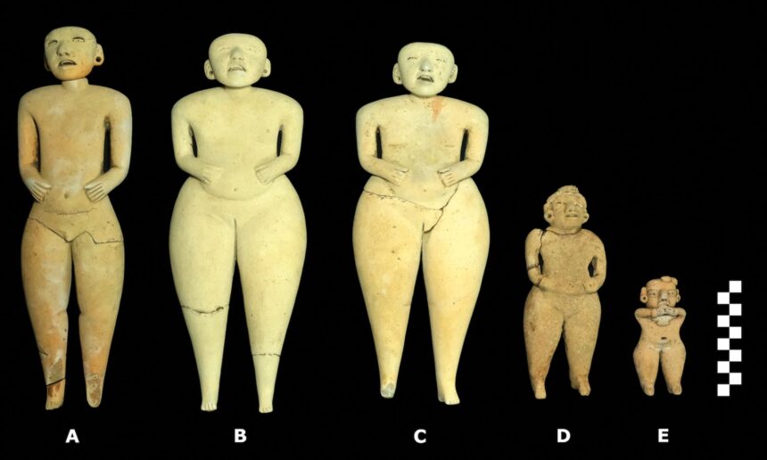 artefacte uimitoare vechi de mii de ani au fost gasite in varful unei piramide 67ce0b61950d1