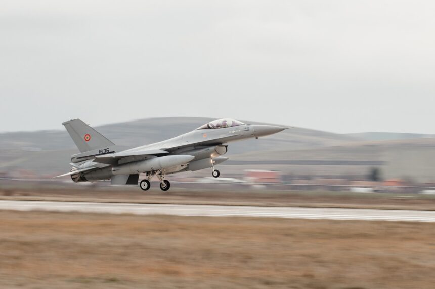 avioane de lupta f 16 efectureaza zboruri de antrenament la inaltimi mici si zboruri in regim supersonic in toata romania timp de o saptamana 67c60a4b1cbdd