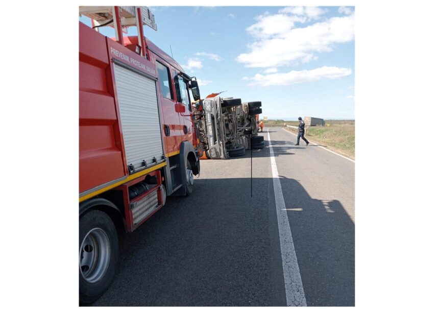 basculanta rasturnata in sant pe dn22 circulatia se desfasoara pe o singura banda vezi aici zona afectata 67d96d969d7a6