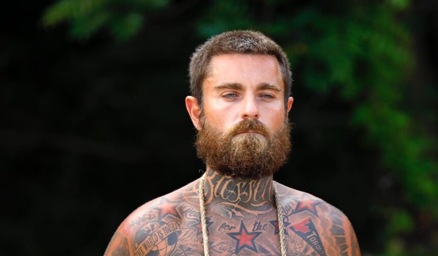 bunica lui tj miles fost concurent la survivor romania il ajuta cu afacerile ilegale a venit in canada dadea si ea pachete erau substante interzise 67e010a400209