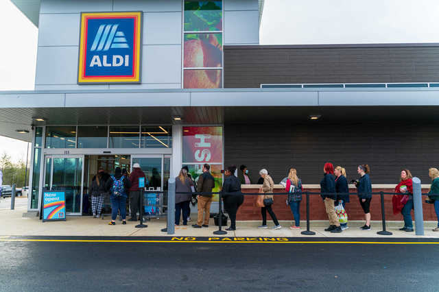caloria ro un supermarket din anglia al unui mare brand impune o taxa de 10 lire daca vrei sa intri 67d4279d4ce62