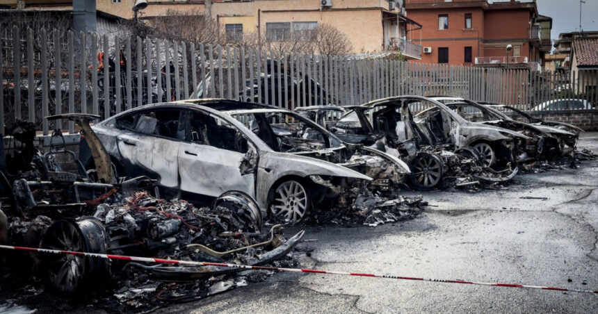 cel putin 17 masini mistuite de flacari la un showroom tesla de la periferia romei nu este exclusa incendierea deliberata 67eaeea7abd46