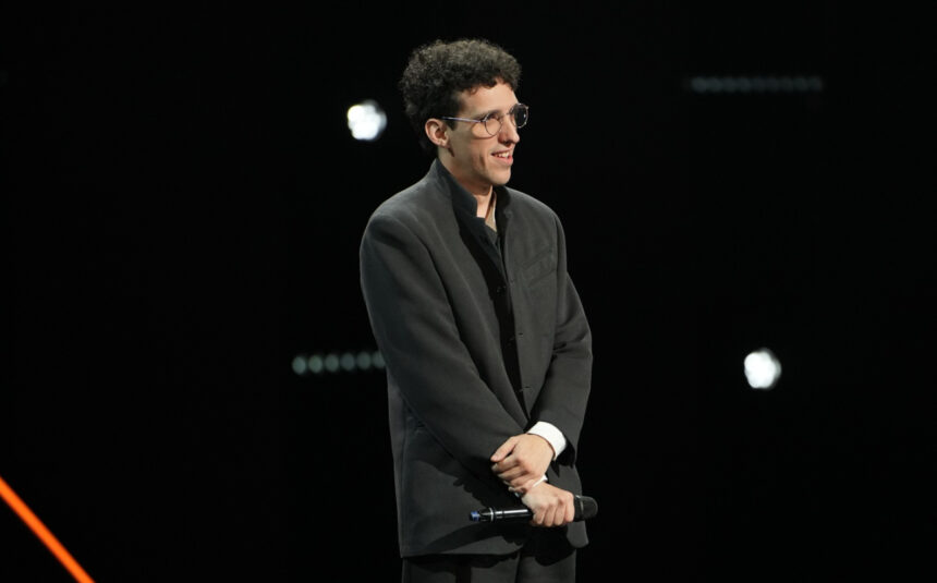 cine e razvan ionescu de la x factor 2025 tanarul a ridicat in picioare publicul si juriul in anii 2000 nu se vorbea absolut deloc despre autism 67c9a721e245d