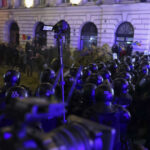 comisari anpc adapostiti in restaurantele din centrul vechi pe care le verificau in timpul protestului controalele au fost oprite 67ceb9a899de4