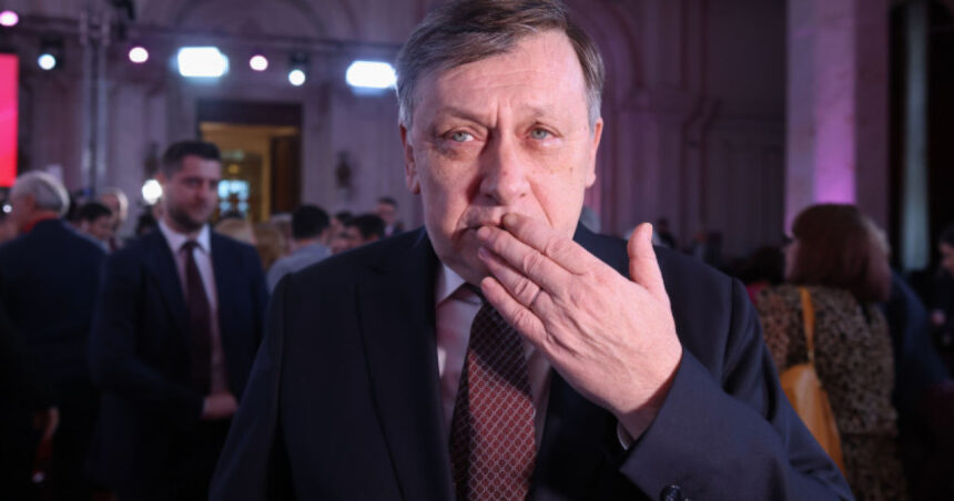 crin antonescu il ataca pe nicusor dan a primit inca un mandat dar n a mai trecut pe la serviciu de multe luni 67dc4b8dd1dd0