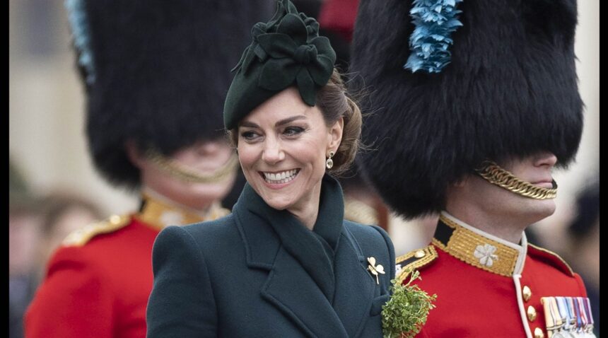 cum a aparut kate middleton de st patricks day a fost surprinsa cu berea in mana si a platit pentru ea 67d94b8407477