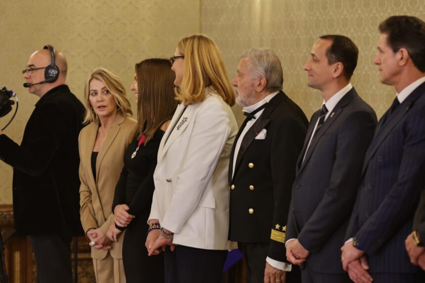 cum s au imbracat simona halep si nadia comaneci la ceremonia de decorare a lui gica hagi cele doua sportive au starnit admiratia tuturor 67d18596279d5