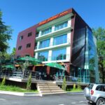 Motivul pentru care numărul unităților de cazare disponibile pe litoral crește constant. 2 de ce sunt scoase la vanzare din ce in ce mai multe unitati de cazare de pe litoral 67c2dfd2a2407