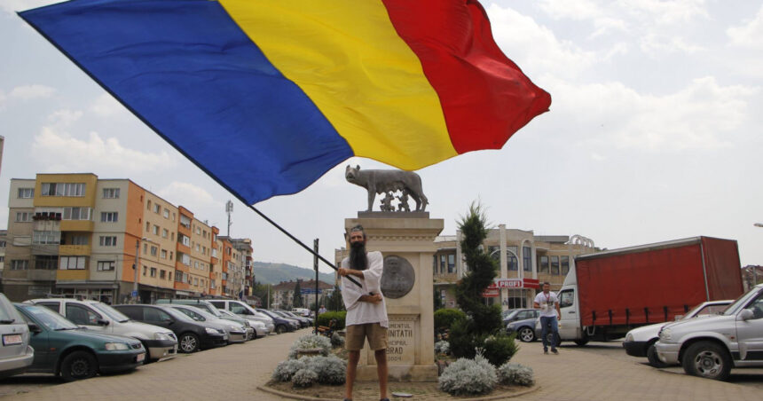 dupa ce a fost externat de la psihiatrie pentru ca s a urcat pe macara stegarul dac s a suit intr un copac langa arestul politiei 67e1635430bb3