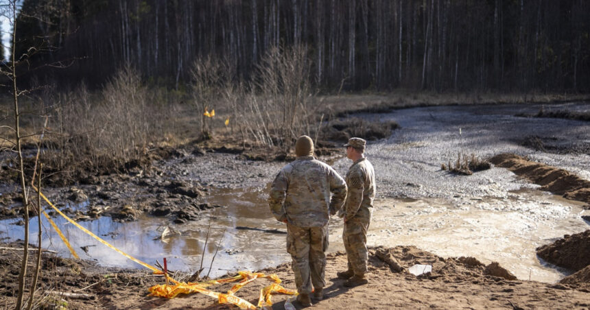 dupa patru zile de cautari soldatii americani disparuti in lituania inca nu au fost gasiti vehiculul lor a fost descoperit scufundat 67e6b459cc1ba