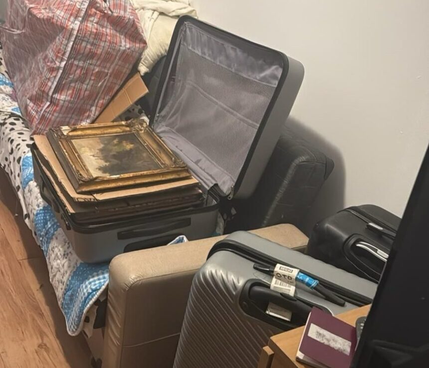 ei sunt indivizii implicati in dosarul furtului tablourilor din italia gasite la constanta nu au voie sa vorbeasca intre ei si poarta dispozitive de supraveghere 67d9f8c8b332e