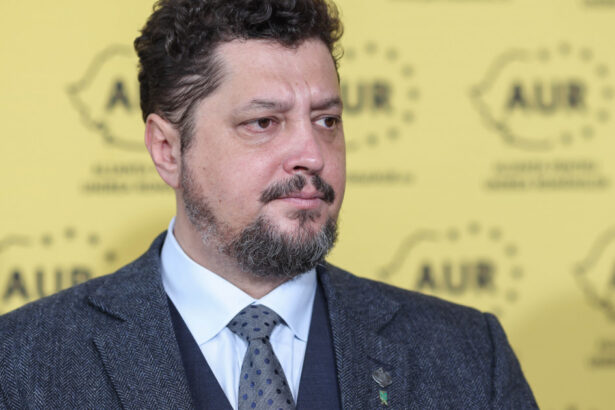 exclusiv tarziu georgescu nu a creionat niciun fel de doctrina e total nepotrivit ca simion sa se puna intr o stare de locotenenta fata de el 67dec3c239b3a