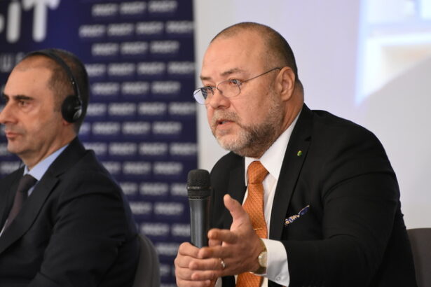florin danescu presedinte asociatia romana a bancilor vine la profit ro imm editia a v a 67dcffb827658