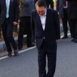 fostul presedinte sud coreean yoon suk yeol a fost eliberat din inchisoare ma inclin in semn de recunostinta fata de popor 67cc39f163043