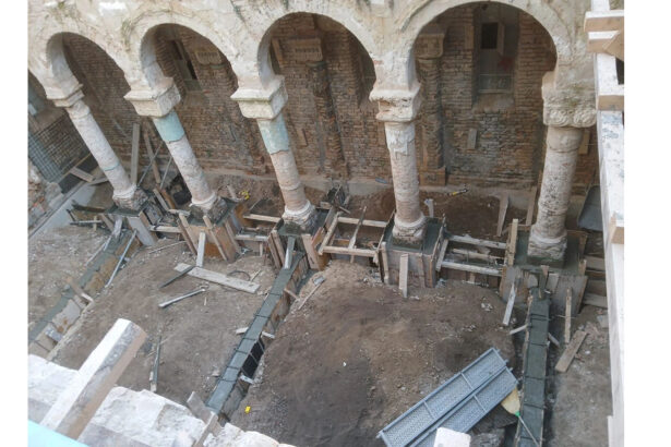 foto continua lucrarile la sinagoga mare din constanta monumentul isi va recapata stralucirea asemenea cazinoului 67e44dfc4482a