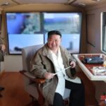foto kim jong un supervizeaza testarea unei noi rachete antiaeriene 67dd30fd7c1a5