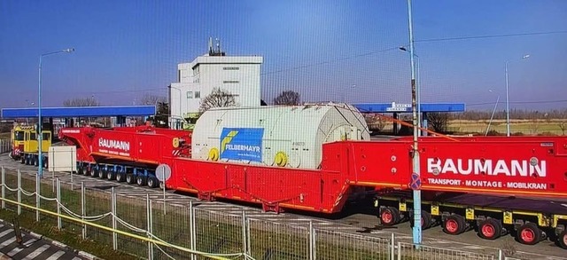 foto noi transporturi agabaritice record pleaca spre termocentrala mintia va fi dus si un al doilea generator care vine din sua 67d18f1a8c015