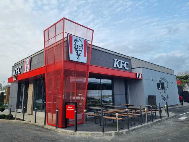 foto primul restaurant kfc din romania echipat cu panouri fotovoltaice 67e50bd9e5978