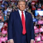 foto proiect de lege pentru omagierea lui trump bancnota de 250 de dolari cu fata presedintelui reales si alte idei de venerare 67c714cb70376