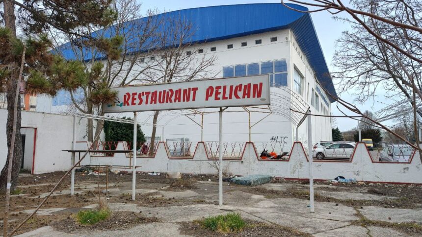 foto restaurantul pelican din saturn o ruina a trecutului va fi demolat dupa ce thr marea neagra a incercat sa il vanda de mai multe ori 67d27b6259773