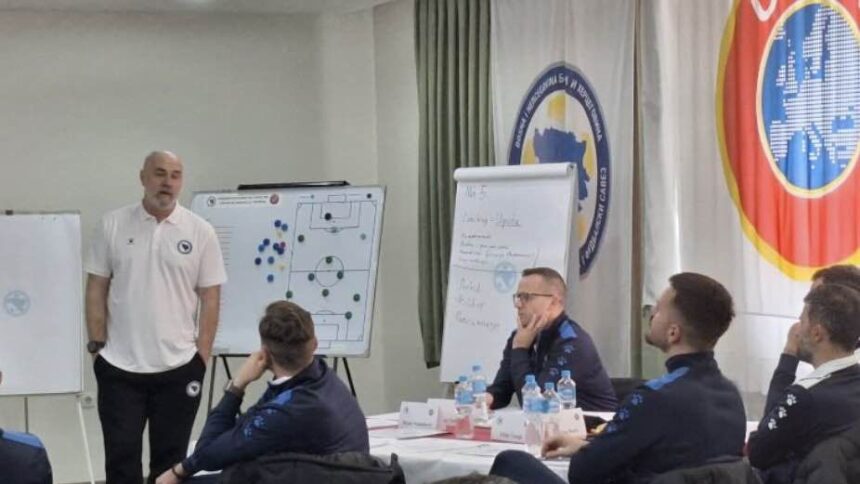 Selecționerul Bosniei l-a prezentat pe "iresponsabilul" din echipa României: "Dar este printre cei mai buni!" 1 foto selectionerul bosniei l a prezentat pe iresponsabilul din echipa romaniei dar e printre cei mai buni 67d9d8ea31db1