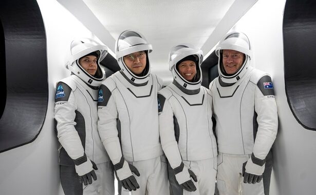 foto spacex lanseaza prima misiune spatiala cu echipaj care va survola polii pamantului 67ea43e9569bd