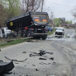 foto video accident grav la sibioara un camion cu piatra a lovit un autoturism victima a fost salvata de un politist aflat in timpul liber 67d83ac60ae1c