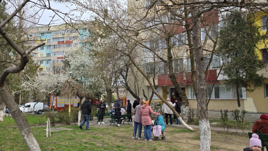 foto video alerta in tomis nord incendiu intr un apartament de pe strada cismelei mai multi locatari au fost evacuati 67d6b582b1860