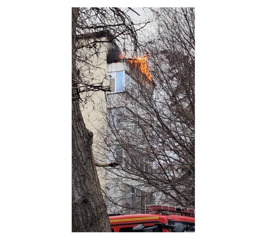 foto video incendiu la un bloc din tomis nord pompierii intervin cu patru autospeciale de stingere autoplatforma si autospeciala pentru victime multiple 67c307af0d3b9