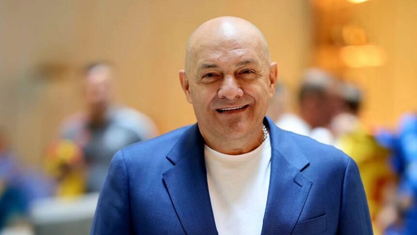 gabi balint amuzat de roata antrenorilor de la petrolul imi vine si sa rad 67d9d56aae643