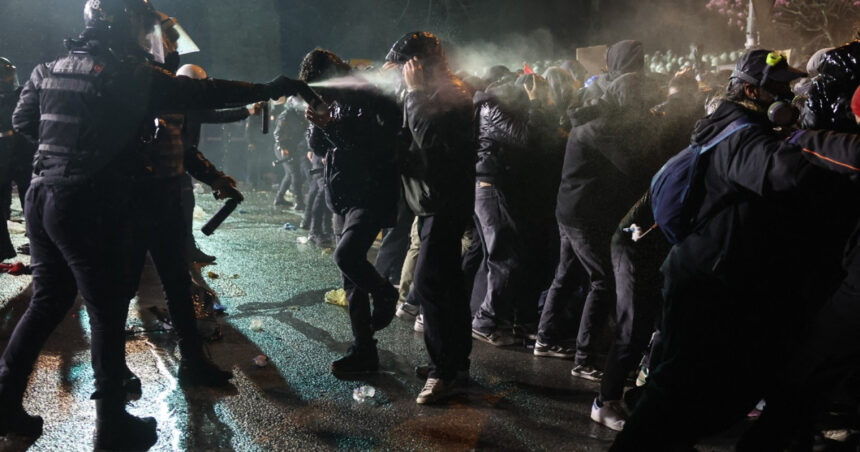 galerie foto a cincea noapte de proteste masive in turcia fortele de ordine au folosit gaze lacrimogene gloante de cauciuc si tunuri cu apa 67e11620a65b7