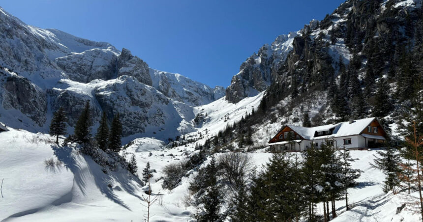galerie foto atentionare salvamont avalansa in muntii bucegi turistii sunt sfatuiti sa evite traseele montane 67c82ca4905ef