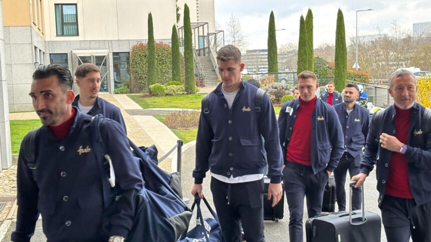 galerie foto campioana romaniei a ajuns in franta imagini cu jucatorii lui fcsb din lyon 67d189e83d9d7