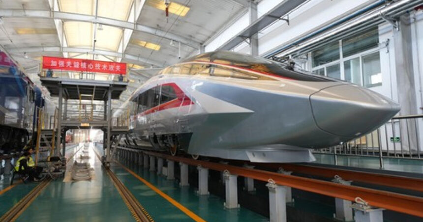galerie foto cum arata cel mai rapid tren de mare viteza din lume aflat in teste la beijing poate ajunge pana la 450 km h 67caf3ce1df21