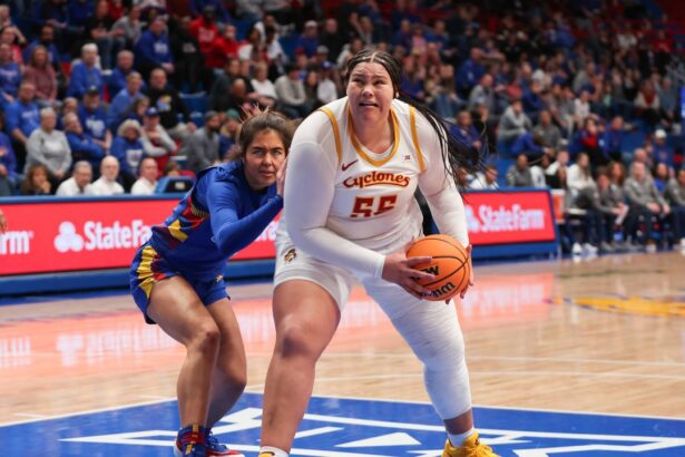 galerie foto i se spune lady shaq are 1 90 metri peste 100 de kilograme si a luat cu asalt baschetul feminin 67c70501aef7c
