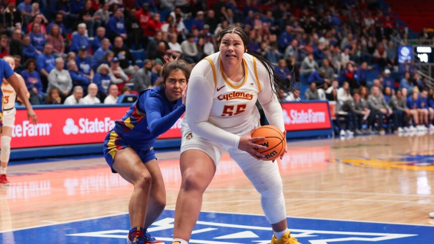 galerie foto i se spune lady shaq are 1 90 metri peste 100 de kilograme si a luat cu asalt baschetul feminin 67c70501aef7c
