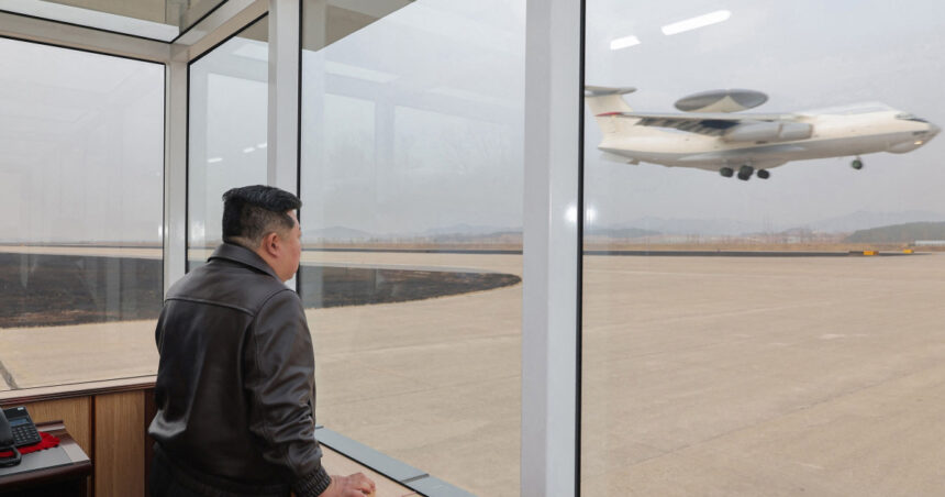 galerie foto kim jong un a supravegheat testarea unor noi drone explozive vor fi folosite pentru misiuni tactice de atac 67e50a799facd
