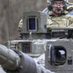 galerie foto printul william s a pozat intr un tanc challenger 2 aproape de granita rusiei cum a aratat vizita sa pe flancul estic al nato 67dd6ef1b2542