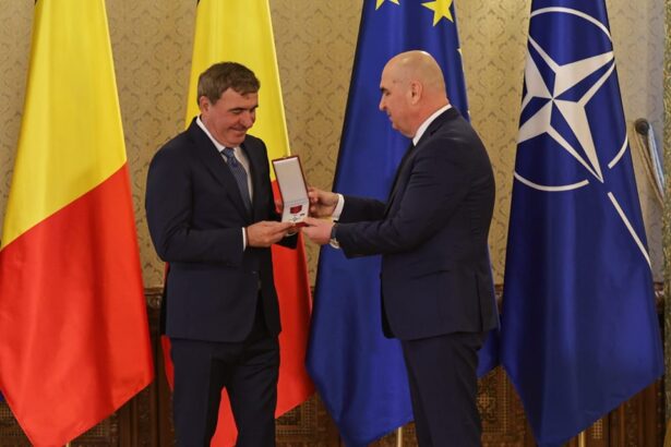 gheorghe hagi decorat de presedintele romaniei am muncit 50 de ani pentru acest moment multumesc romania pentru aceasta zi minunata 67d181be6faf6