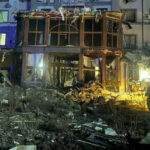 in hotelul din orasul natal al lui zelenski distrus de catre rusi erau voluntari umanitari americani si britanici sustine kievul 67c97b164f9bc