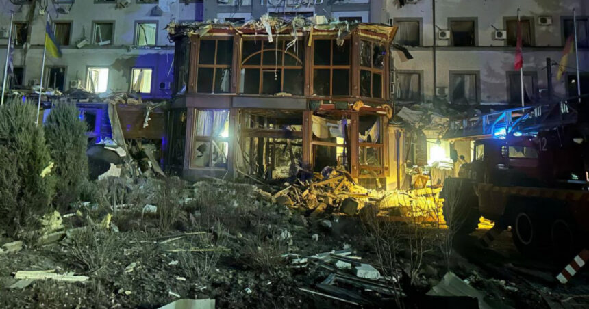 in hotelul din orasul natal al lui zelenski distrus de catre rusi erau voluntari umanitari americani si britanici sustine kievul 67c97b164f9bc