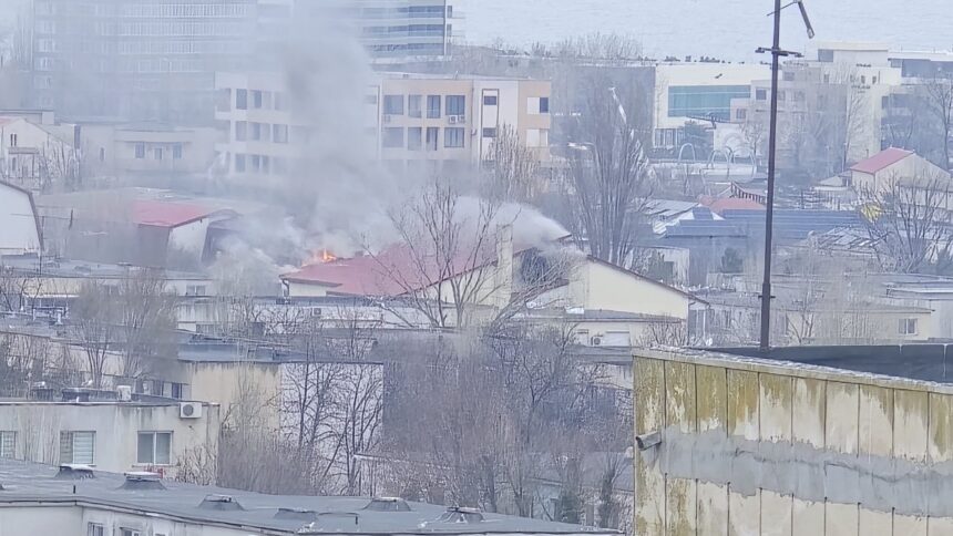 incendiu la mansarda unui bloc din constanta 67c30290e502f