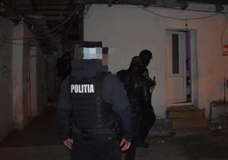 incredibil ofiter de politie retinut de diicot si ar fi pus casa la dispozitie pentru consumul de substante interzise 67e90f73a1617