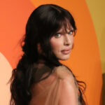 julia fox a copiat o pe bianca censori si a aparut la oscar 2025 intr o rochie transparenta fara lenjerie intima legatura ei cu kanye west 67c5661622723