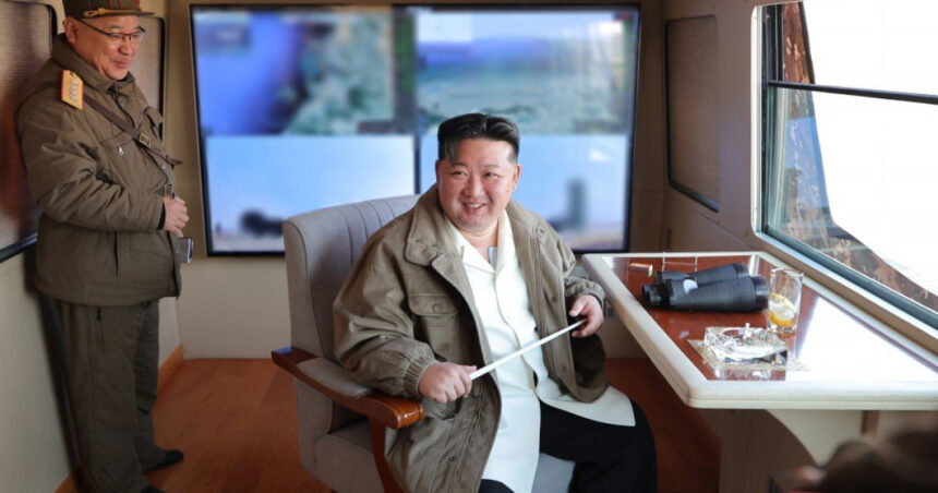 kim jong un a supervizat lansarea celei mai noi rachete antiaeriane a coreei de nord in timpul exercitiului militar coreea de sud sua 67dd2873ad17f
