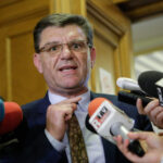liderul deputatilor sos dumitru coarna si a dat demisia din grupul parlamentar dupa ce sosoaca a blestemat electoratul suveranist 67eab41ba14f2