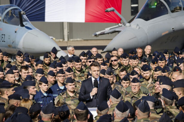 macron anunta modernizarea unei baze aeriene pentru arme nucleare aproape de granita cu germania 67da746fe620e