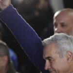 mesaje similare transmise de calin georgescu si generalul vizat de dosarul de tradare este inutil sa ne sustinem doar pe facebook 67c9cf3730363